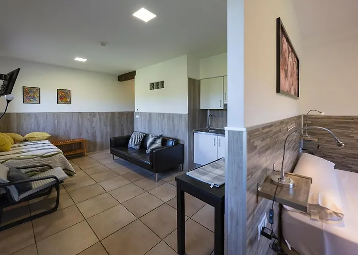 カントリーハウス ゴロサリ